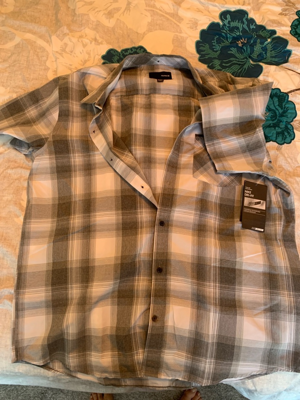 Hurley Men’s Green and White Plaid Short-Sleeve Button-Up Shirt